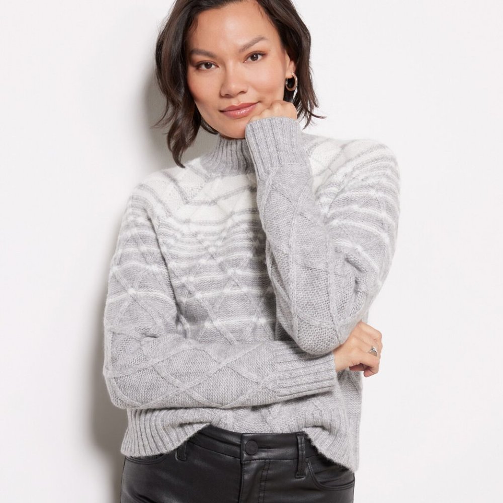 Evereve Gray and White Cowl-Neck Sweater